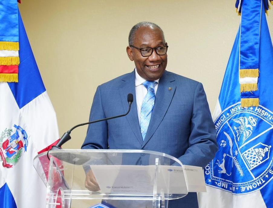 Abinader entrega fondos a UASD para sueldo&nbsp;14