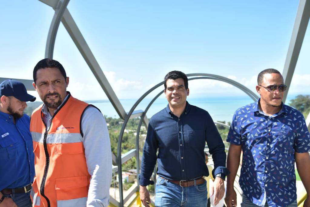 Wellington Arnaud supervisa obras en  El Seibo y&nbsp;Azua