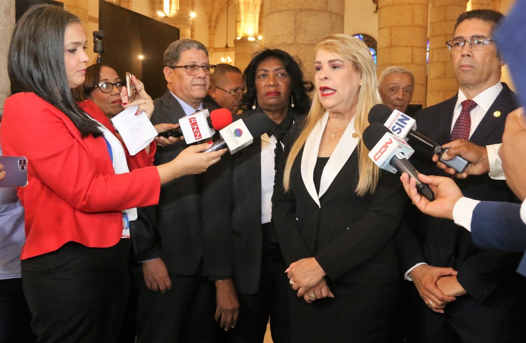 Colegio de Notarios solicita a Luis Abinader pensiones para miembros&nbsp;envejecientes