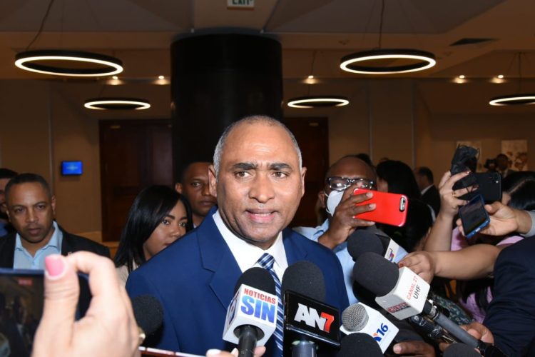 Senador Julito Fulcar presidirá comisión evaluará aspirantes a miembros de&nbsp;JCE