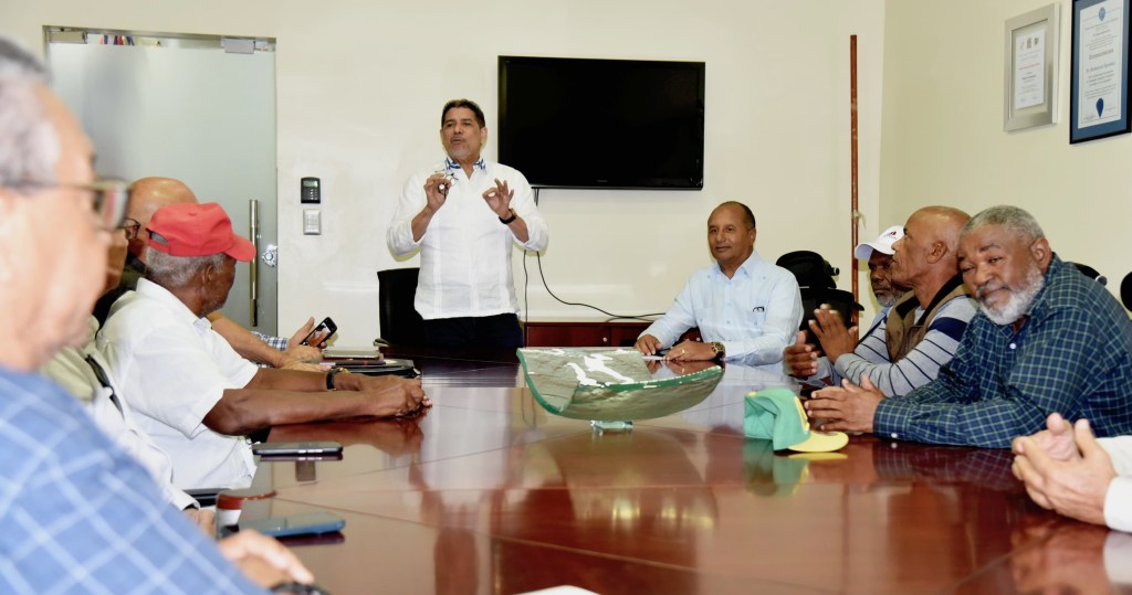 Ministerio de Agricultura impulsa zafra 2024-2025 de tomate industrial con productores y&nbsp;empresarios