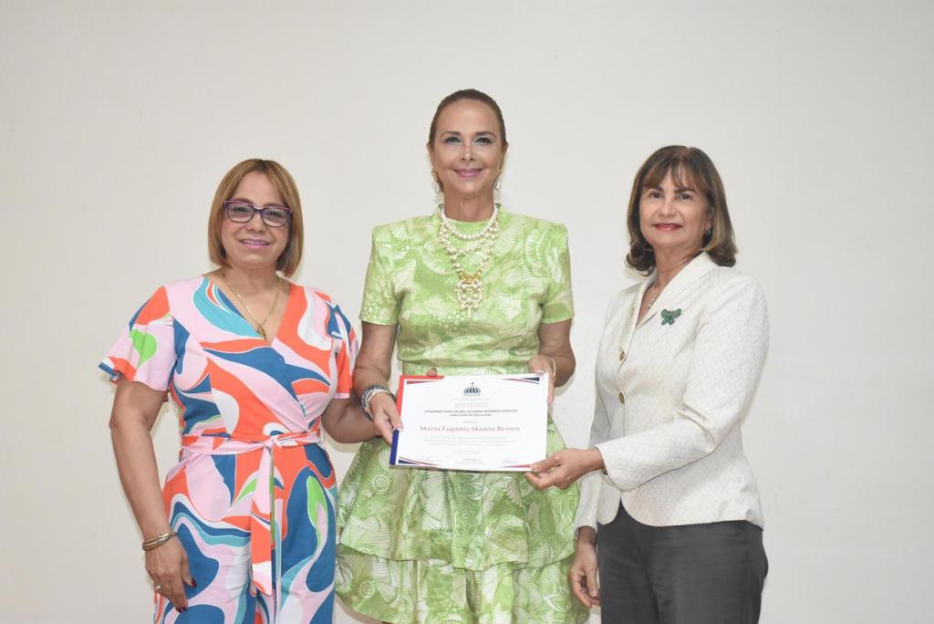 MESCyT entrega certificados a participantes del cuarto diplomado de Internacionalización de IES&nbsp;dominicanas
