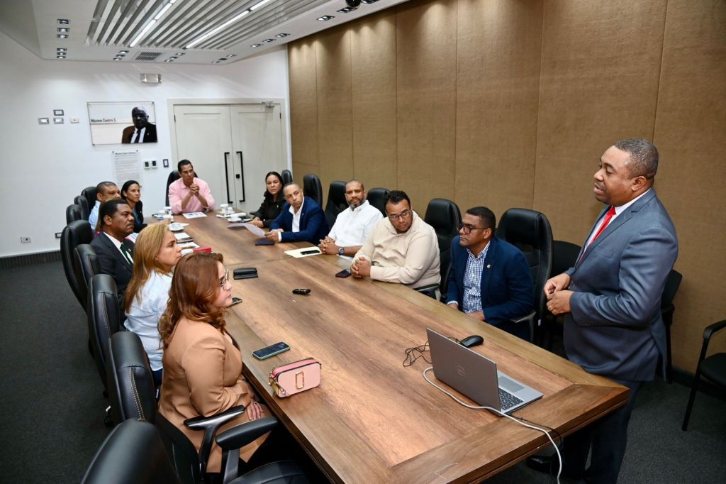 Algenis Chávez Reyes ofrece charla a legisladores sobre impacto y aportes del cooperativismo al desarrollo del&nbsp;país