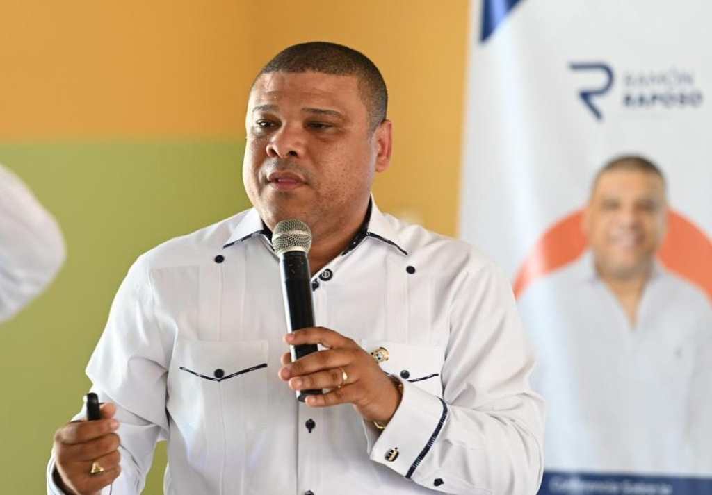 Diputado Ramón Raposo desarrolla “Ruta de Los Reyes Magos” en barrios de&nbsp;SDN