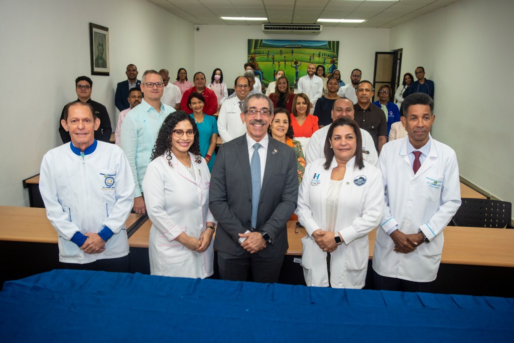 Jorge Asjana se reúne con docentes del Robert Reid y les presenta proyectos para la&nbsp;UASD