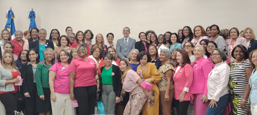 Decenas de maestras anuncian su apoyo a Asjana y le piden mayor inclusión en la&nbsp;UASD