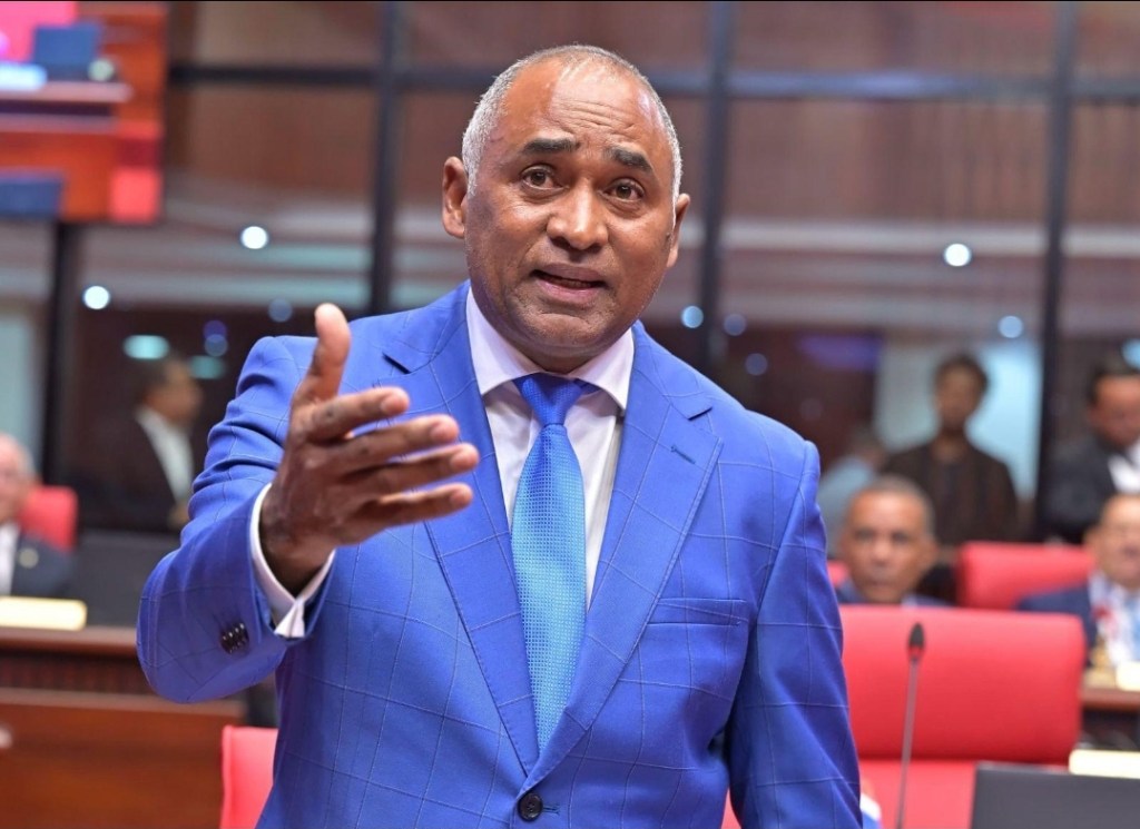 Senador Julito Fulcar llama al entendimiento entre Colegio Médico y Salud&nbsp;Pública