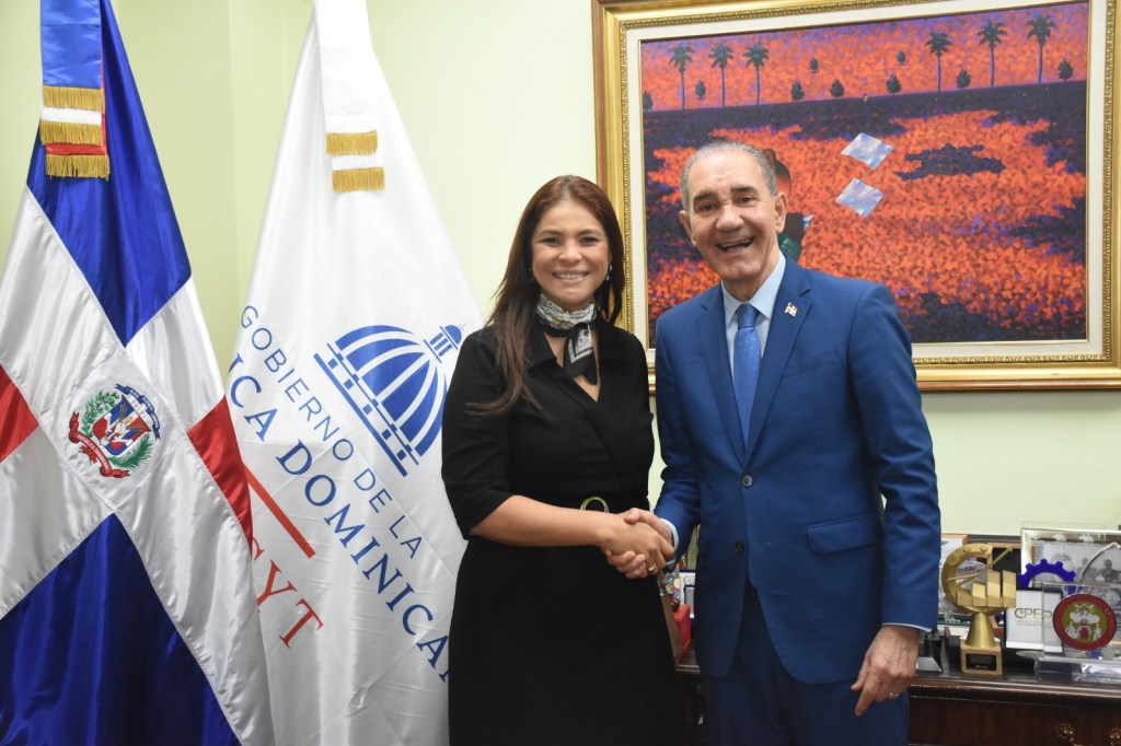 Comisión internacional visita el MESCyT para evaluar el inglés por&nbsp;inmersión