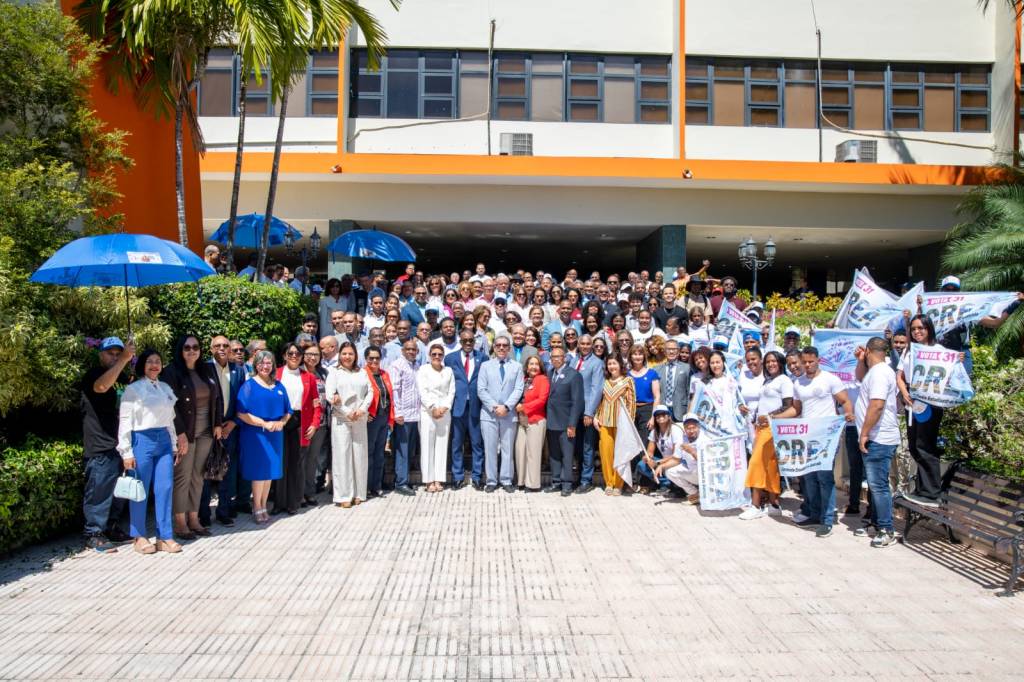 Aspirante a rector Pablo Valdez pospone sus aspiraciones en UASD y pasa a apoyar a Asjana David