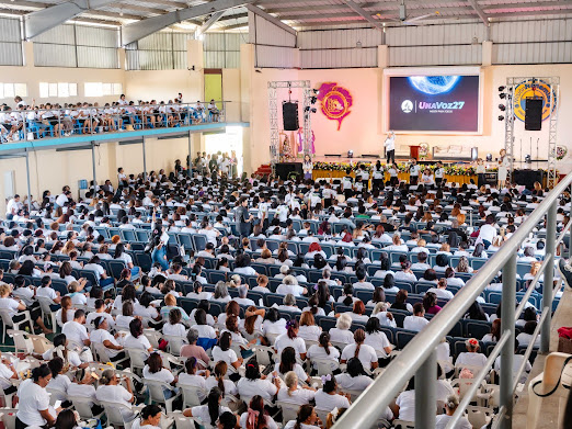 Más de 1,600 mujeres se reúnen cumbre nacional adventista «Florece donde estés»
